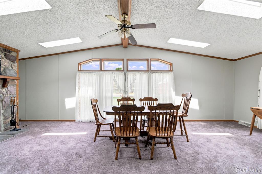 2390 Lakeshore Road Property Photo 10