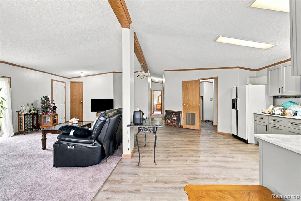 2390 Lakeshore Road Property Photo 13