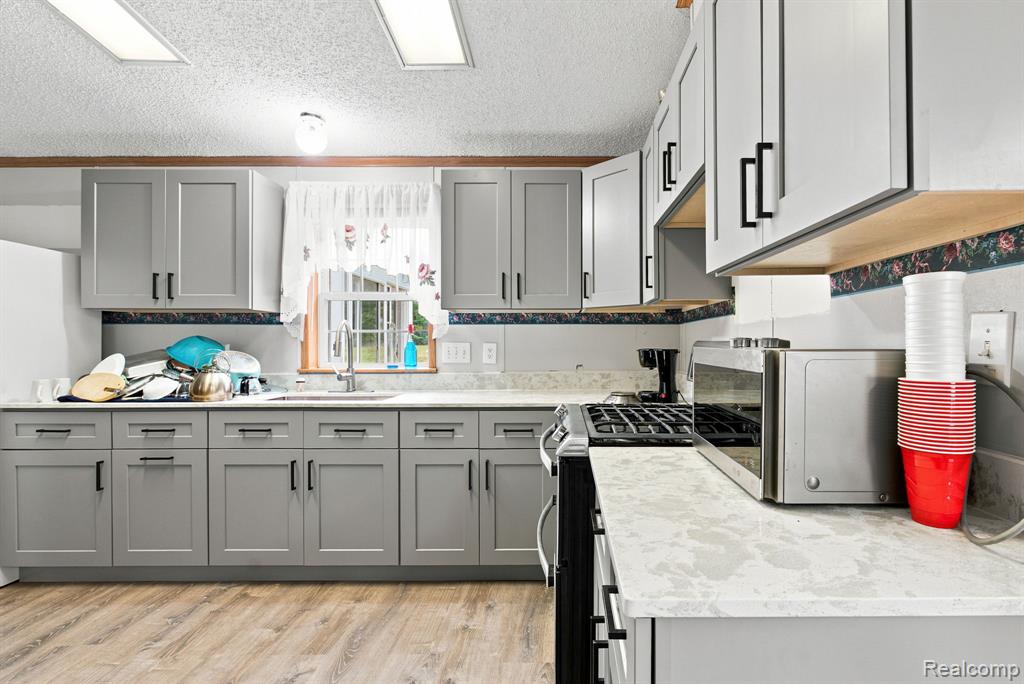 2390 Lakeshore Road Property Photo 15
