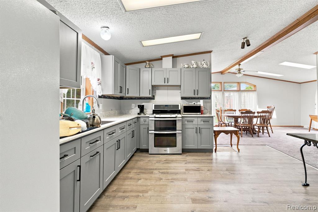 2390 Lakeshore Road Property Photo 17