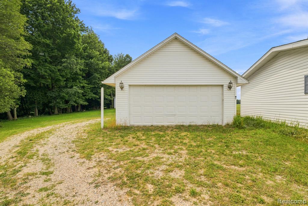 2390 Lakeshore Road Property Photo 30