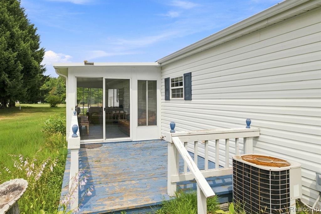 2390 Lakeshore Road Property Photo 37