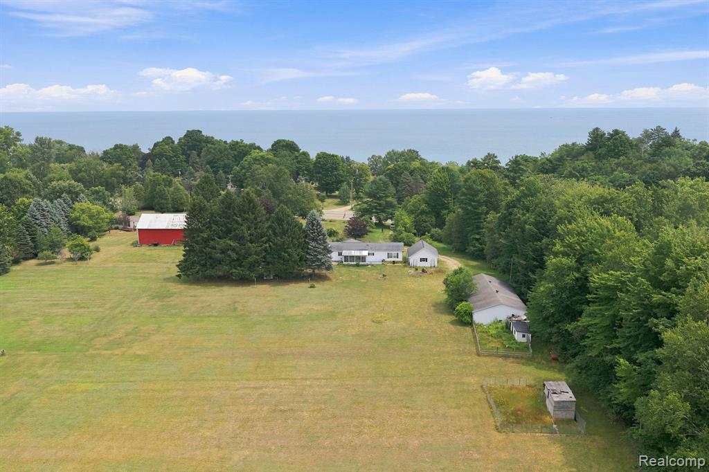 2390 Lakeshore Road Property Photo 39