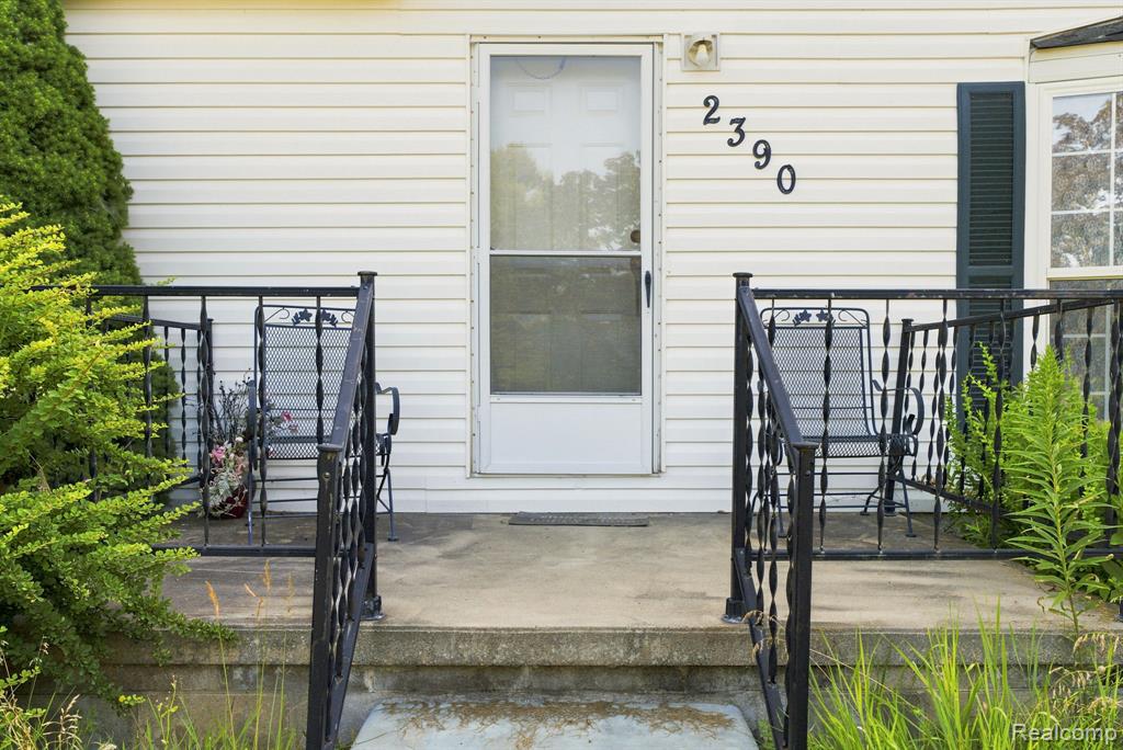 2390 Lakeshore Road Property Photo 49