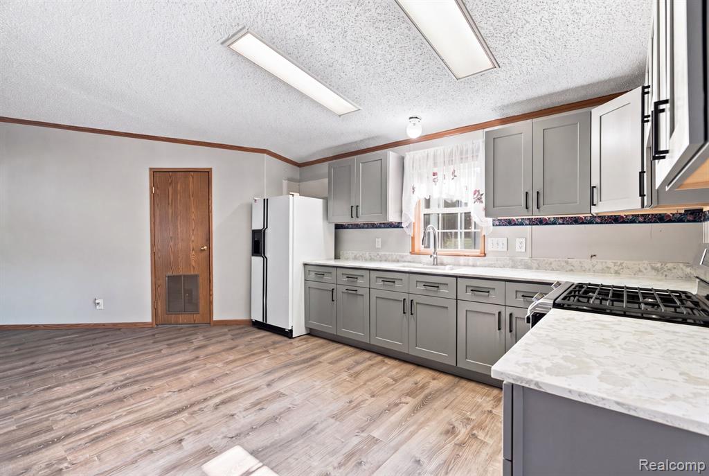 2390 Lakeshore Road Property Photo 58