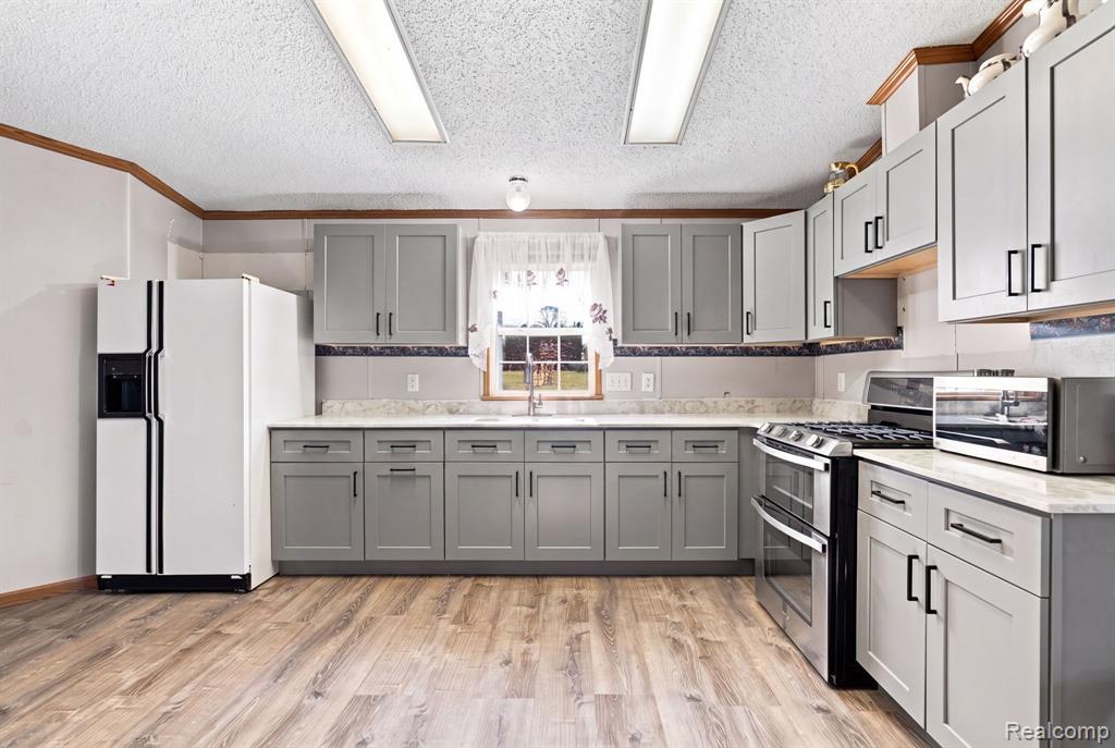 2390 Lakeshore Road Property Photo 59