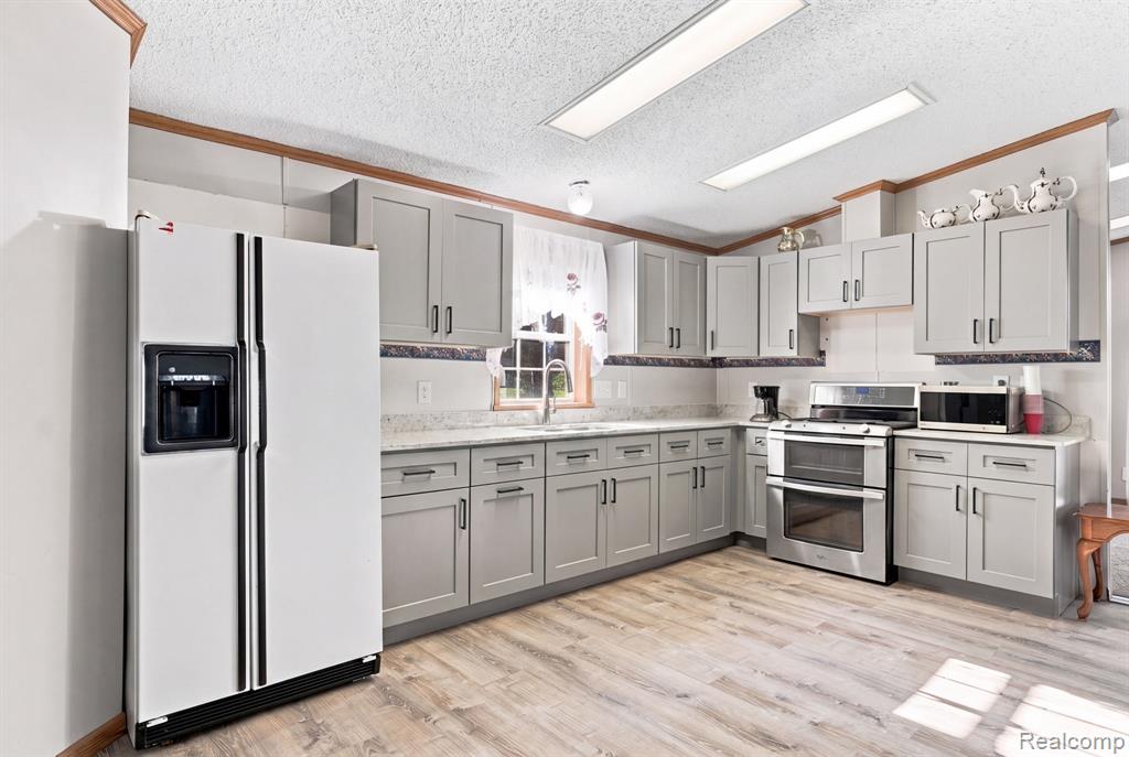 2390 Lakeshore Road Property Photo 60