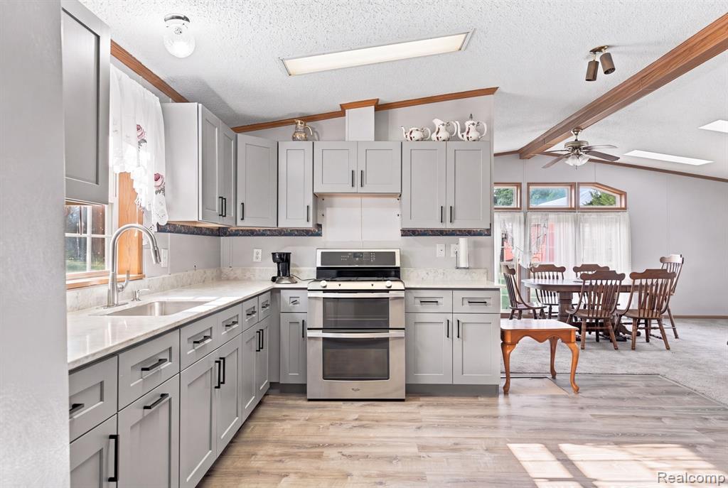 2390 Lakeshore Road Property Photo 61