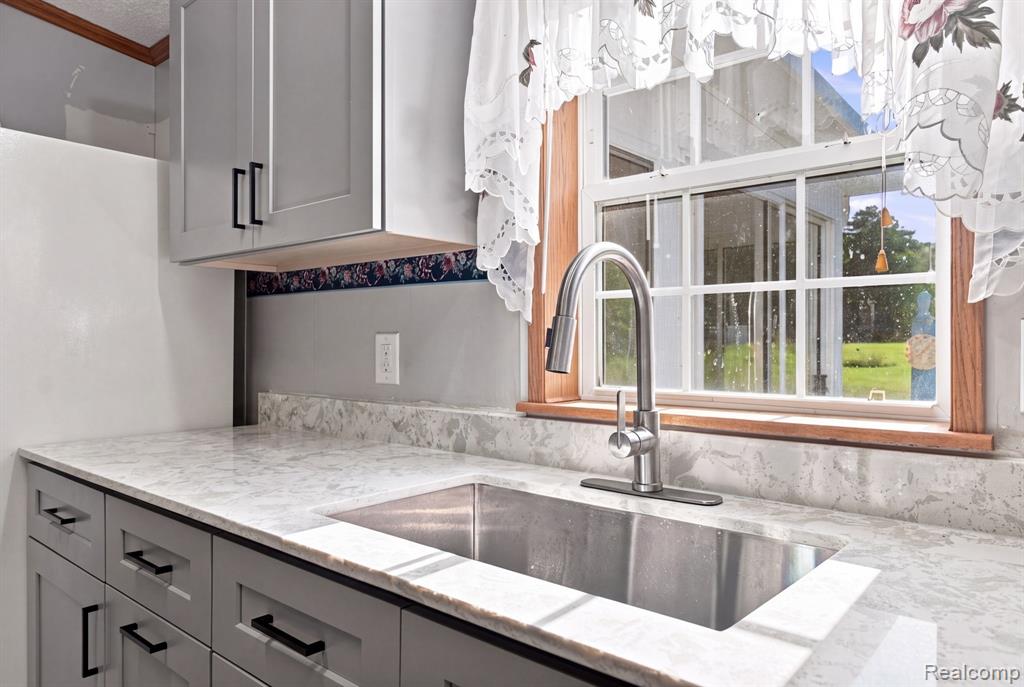 2390 Lakeshore Road Property Photo 62