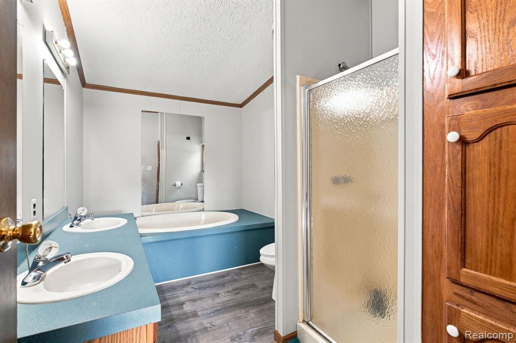 2390 Lakeshore Road Property Photo 67