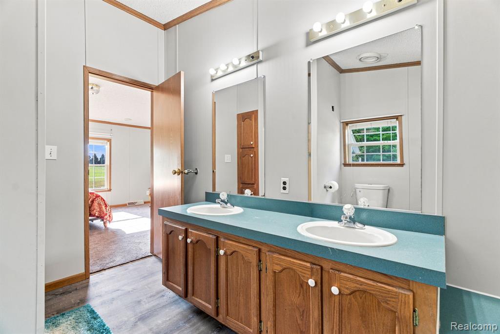 2390 Lakeshore Road Property Photo 68