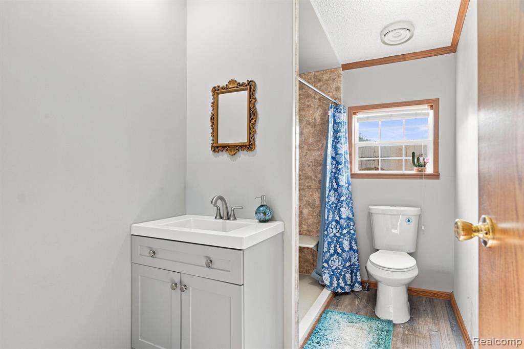 2390 Lakeshore Road Property Photo 73