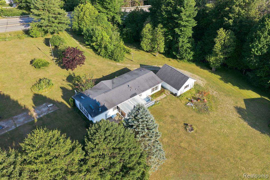 2390 Lakeshore Road Property Photo 86