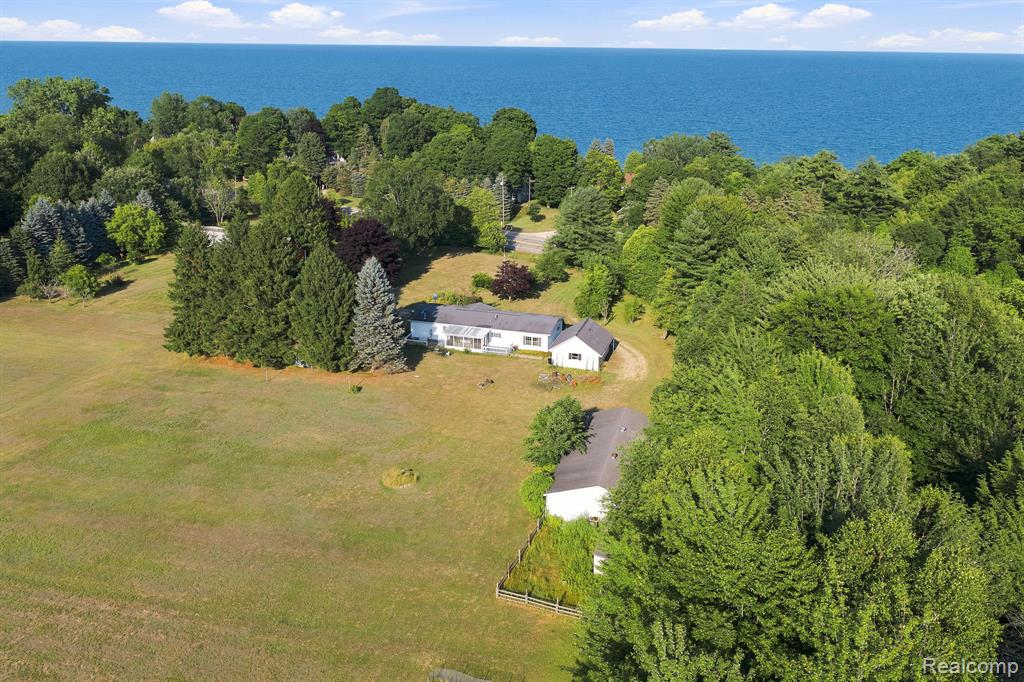 2390 Lakeshore Road Property Photo 87