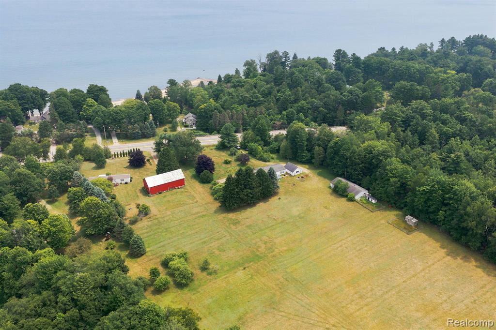 2390 Lakeshore Road Property Photo 97