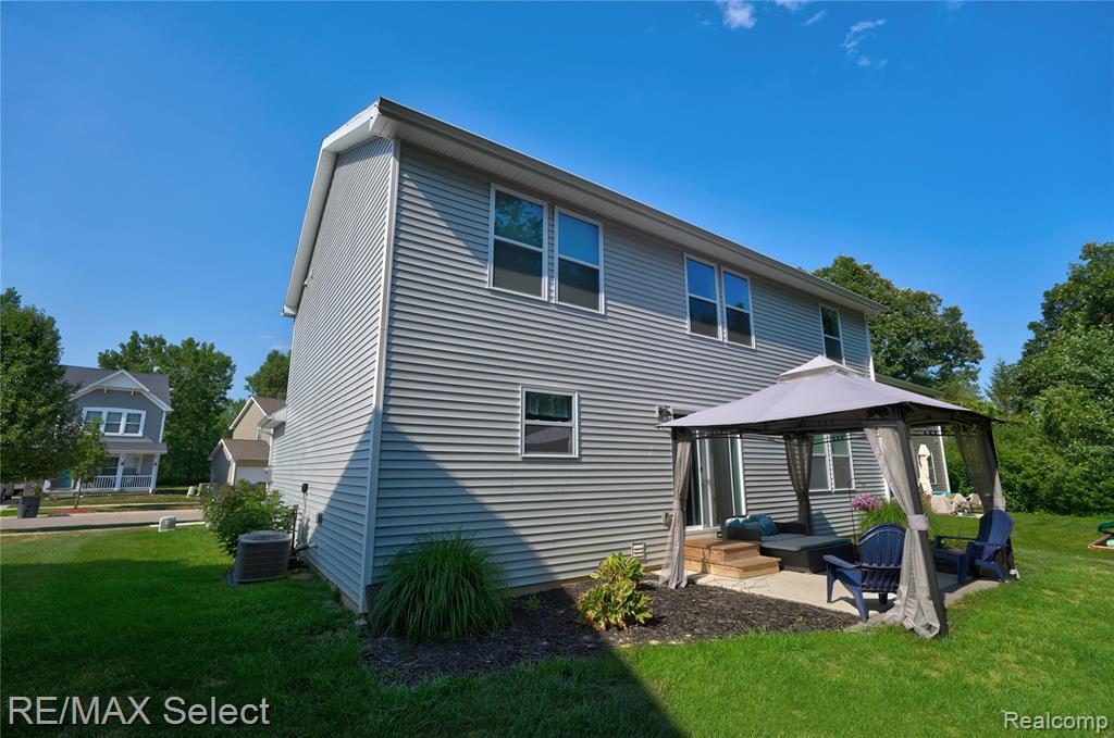 7342 River Rock Drive Property Photo 2
