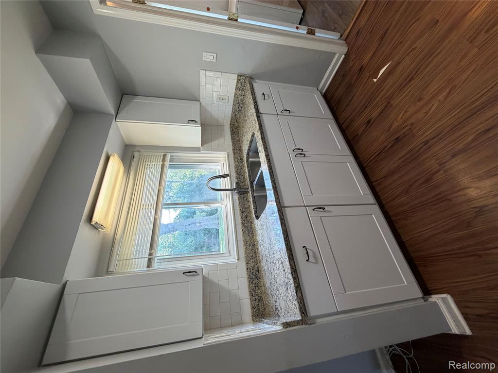 17415 Addison Street Property Photo 6