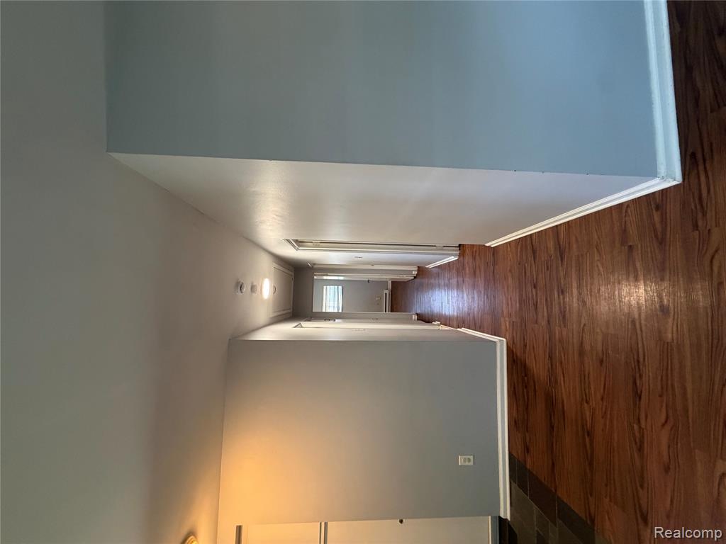 17415 Addison Street Property Photo 9
