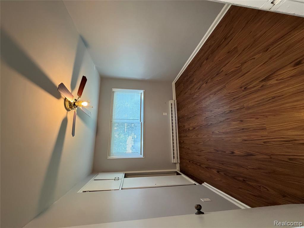 17415 Addison Street Property Photo 10