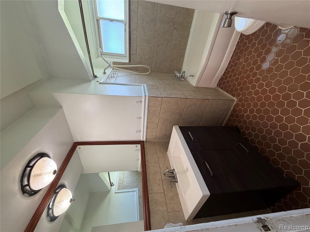 17415 Addison Street Property Photo 11
