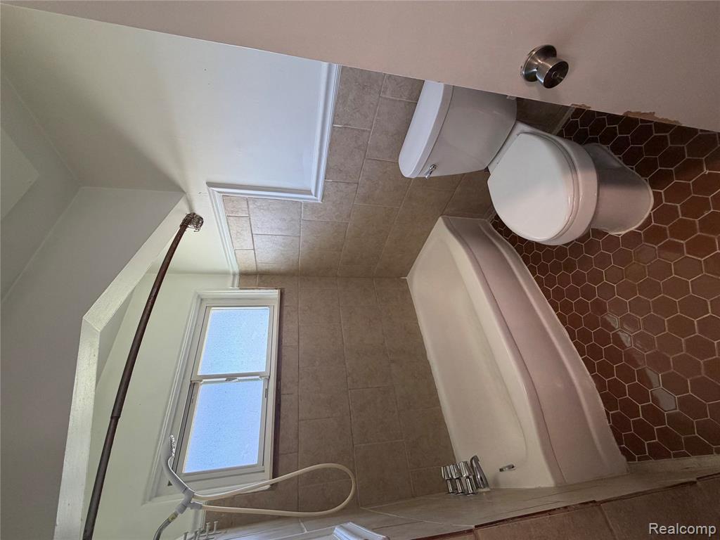 17415 Addison Street Property Photo 12