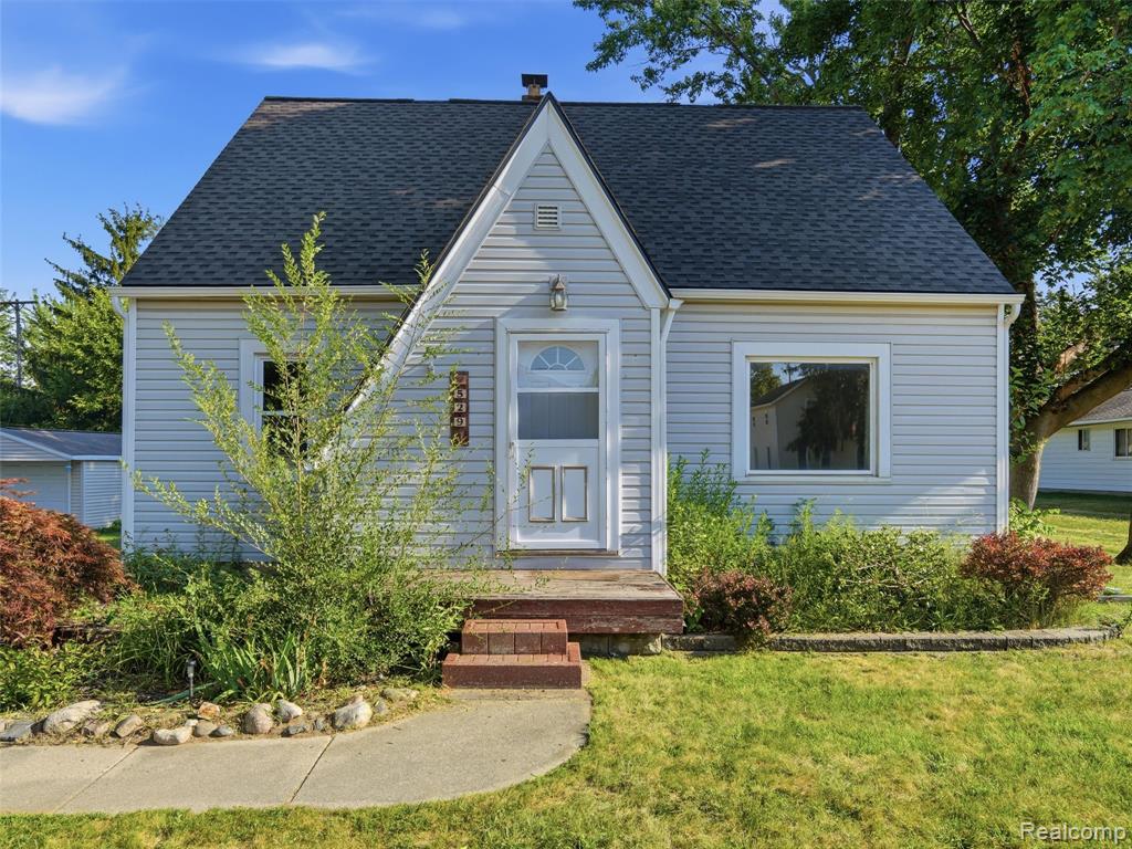 529 E Broad Street Property Photo 1