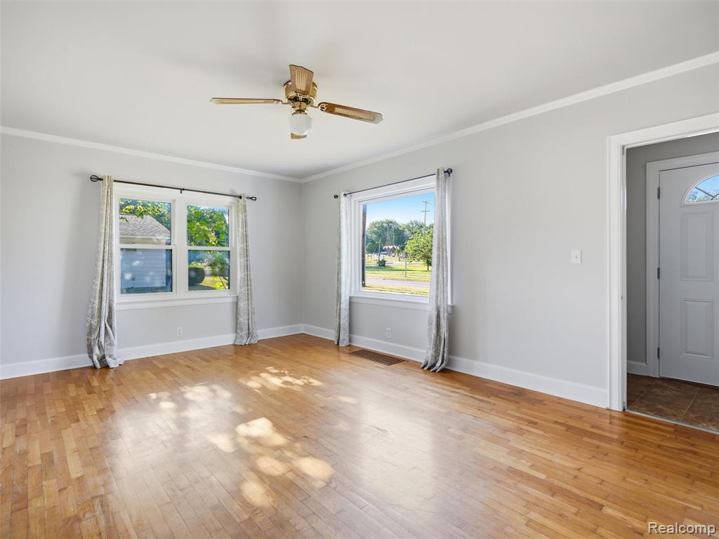 529 E Broad Street Property Photo 2