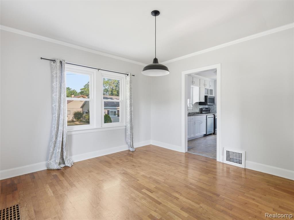 529 E Broad Street Property Photo 4