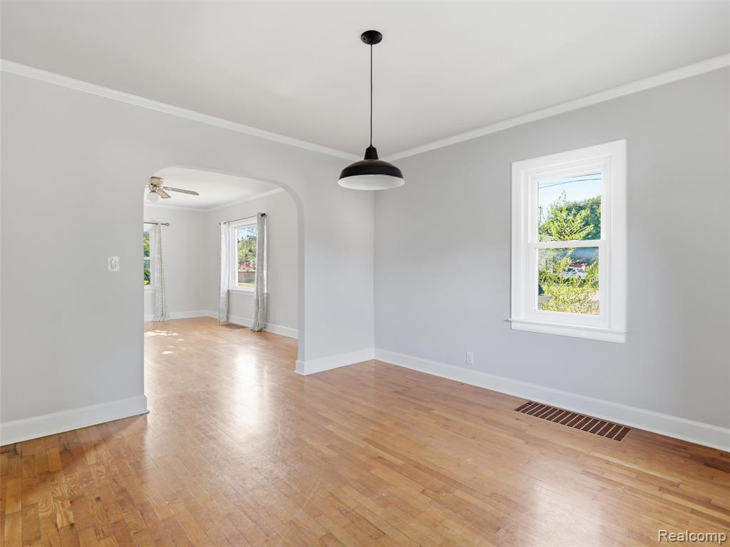 529 E Broad Street Property Photo 5