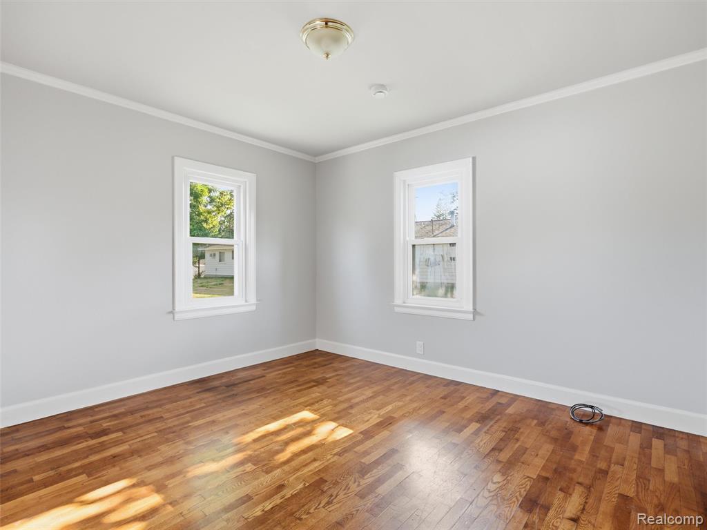 529 E Broad Street Property Photo 6