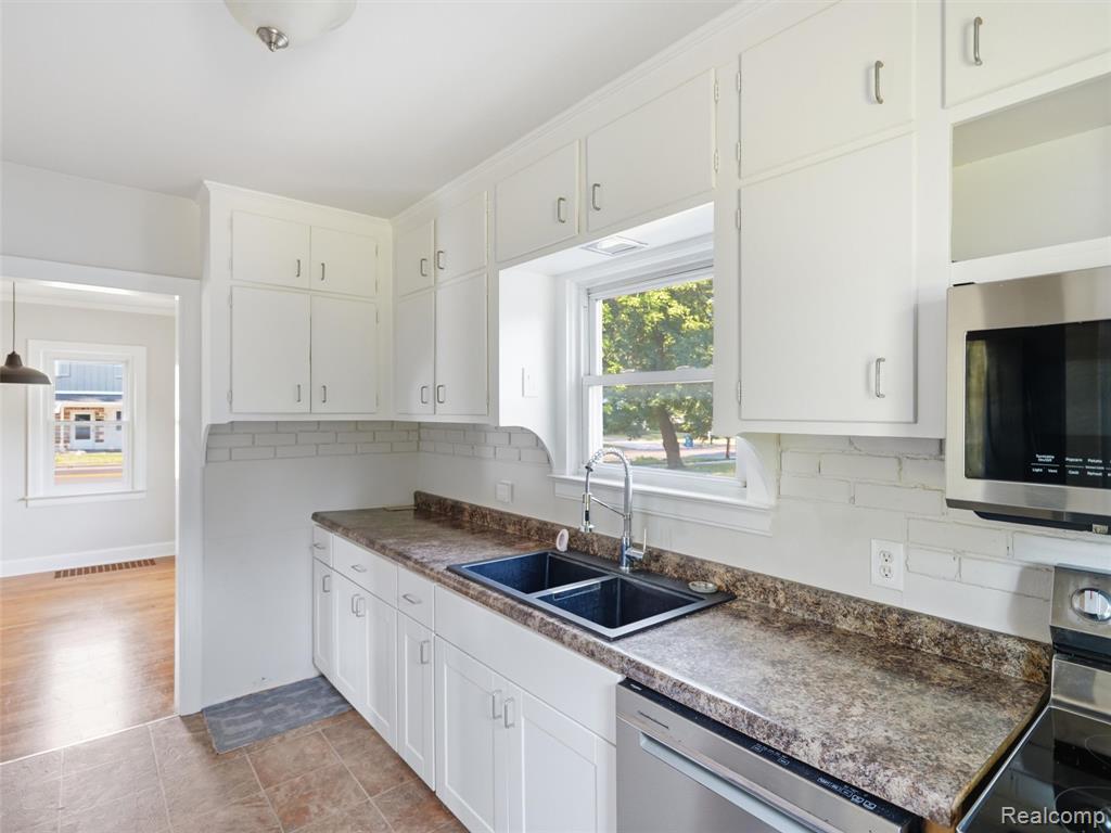 529 E Broad Street Property Photo 8