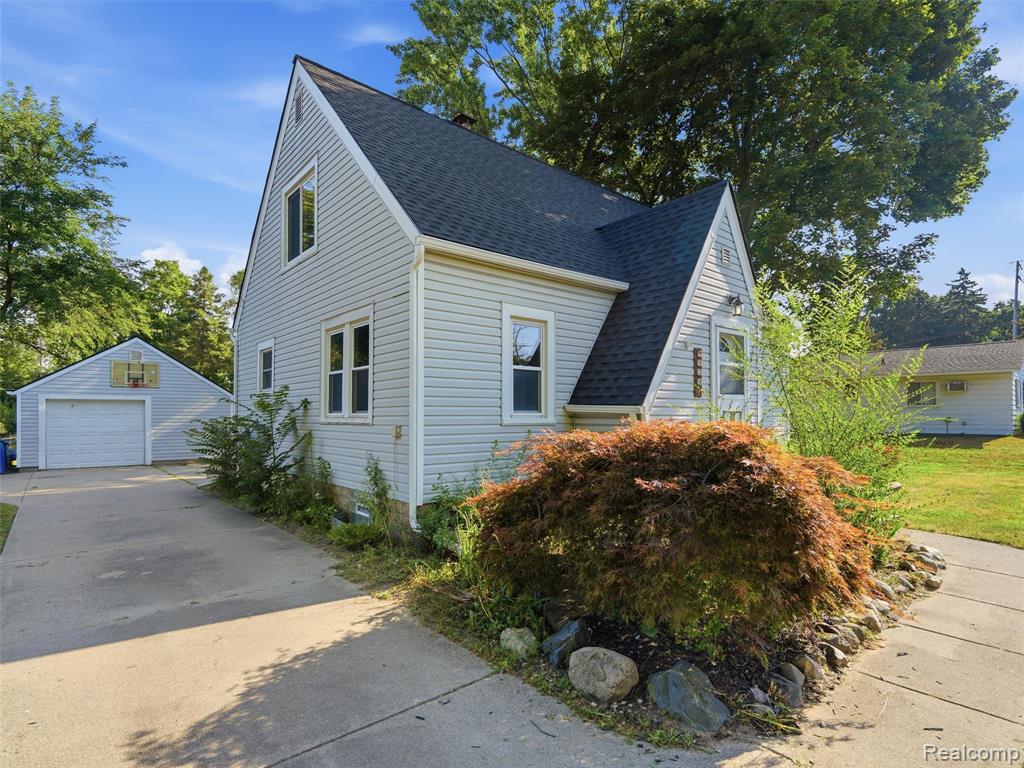 529 E Broad Street Property Photo 13