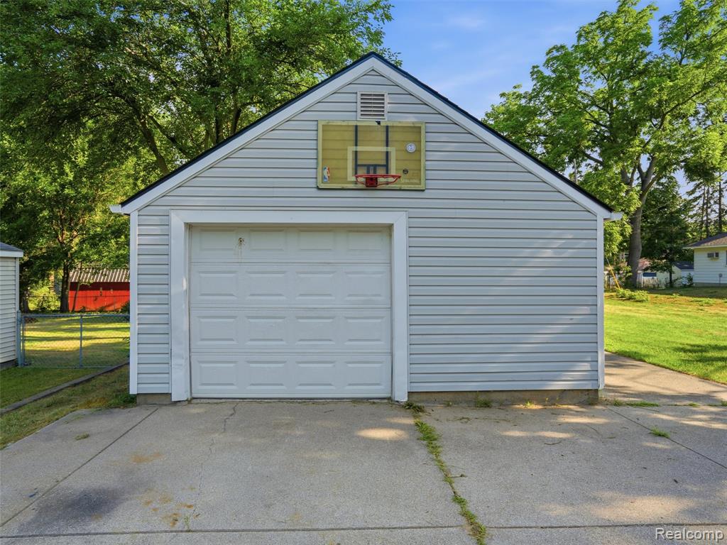 529 E Broad Street Property Photo 14