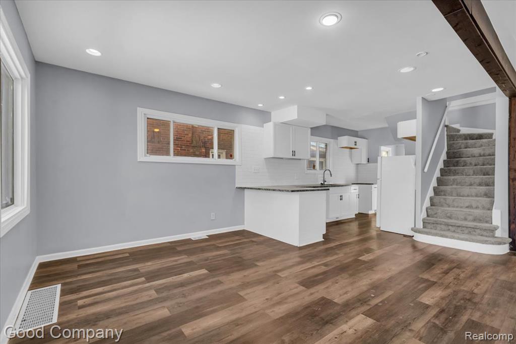 16149 Wisconsin Street Property Photo 5