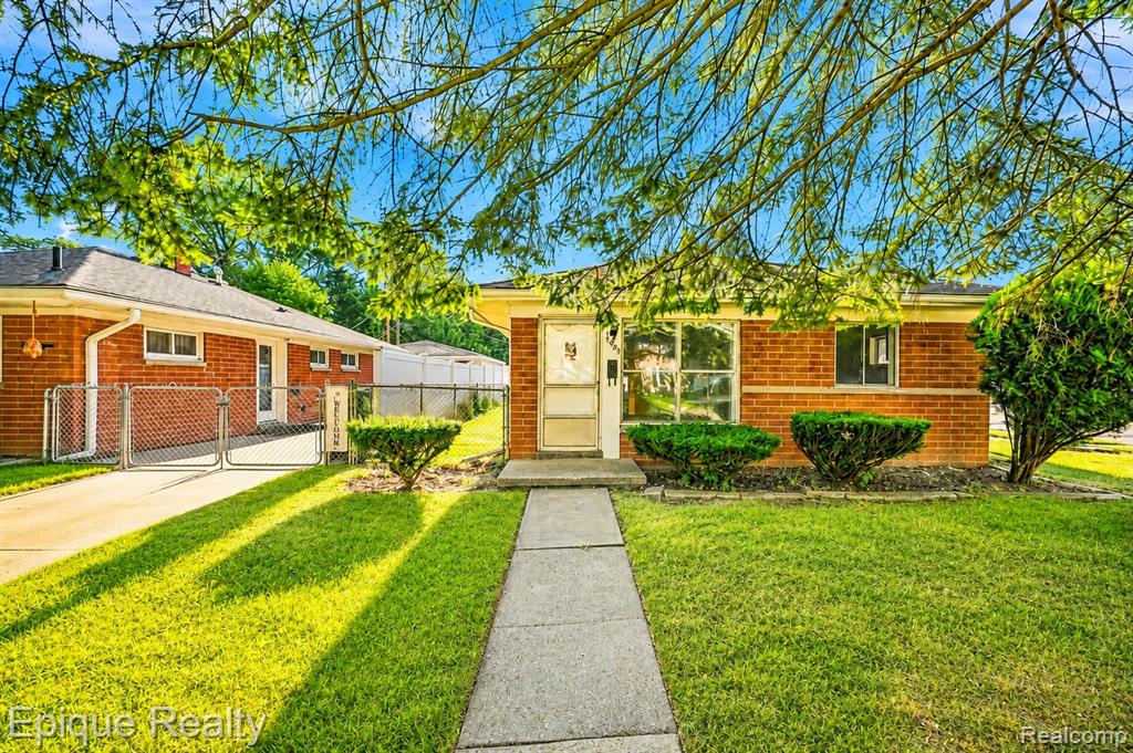 14589 Helen Street Property Photo 1