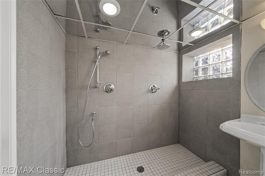 2676 W W. Grand Blvd. Boulevard Property Photo 41