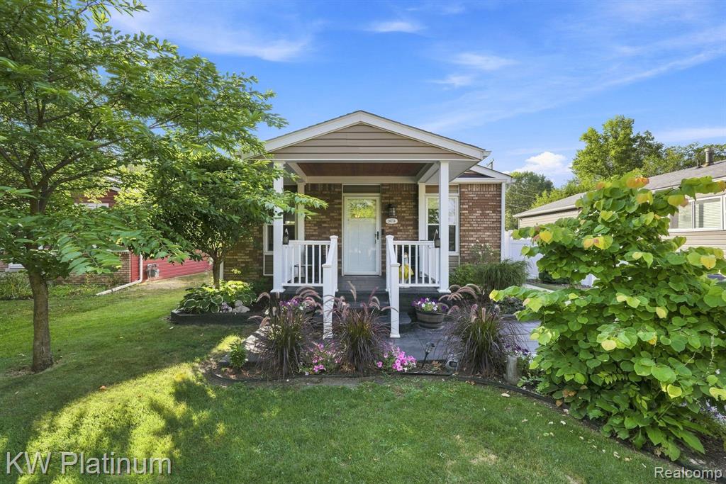36776 Jefferson Avenue Property Photo 2