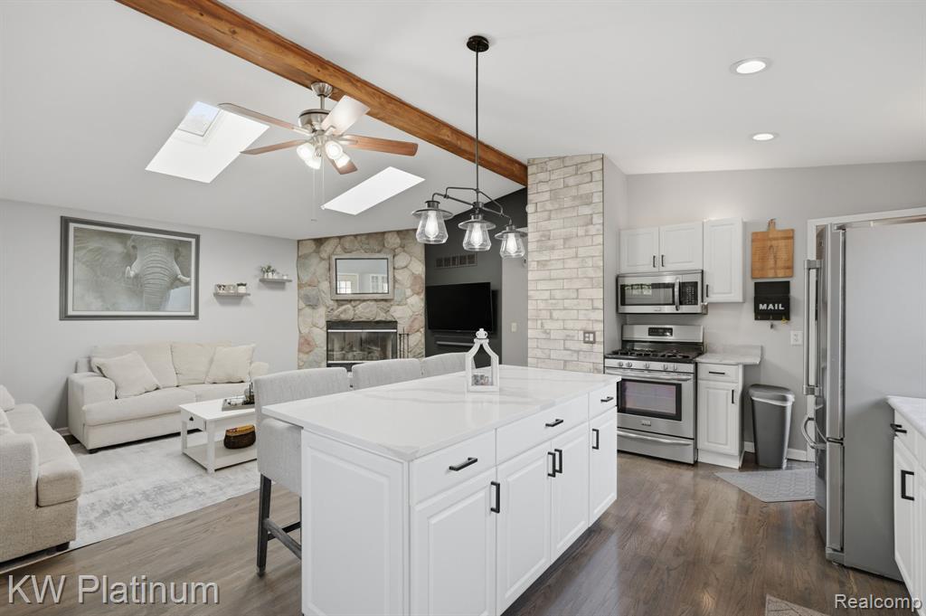 36776 Jefferson Avenue Property Photo 8