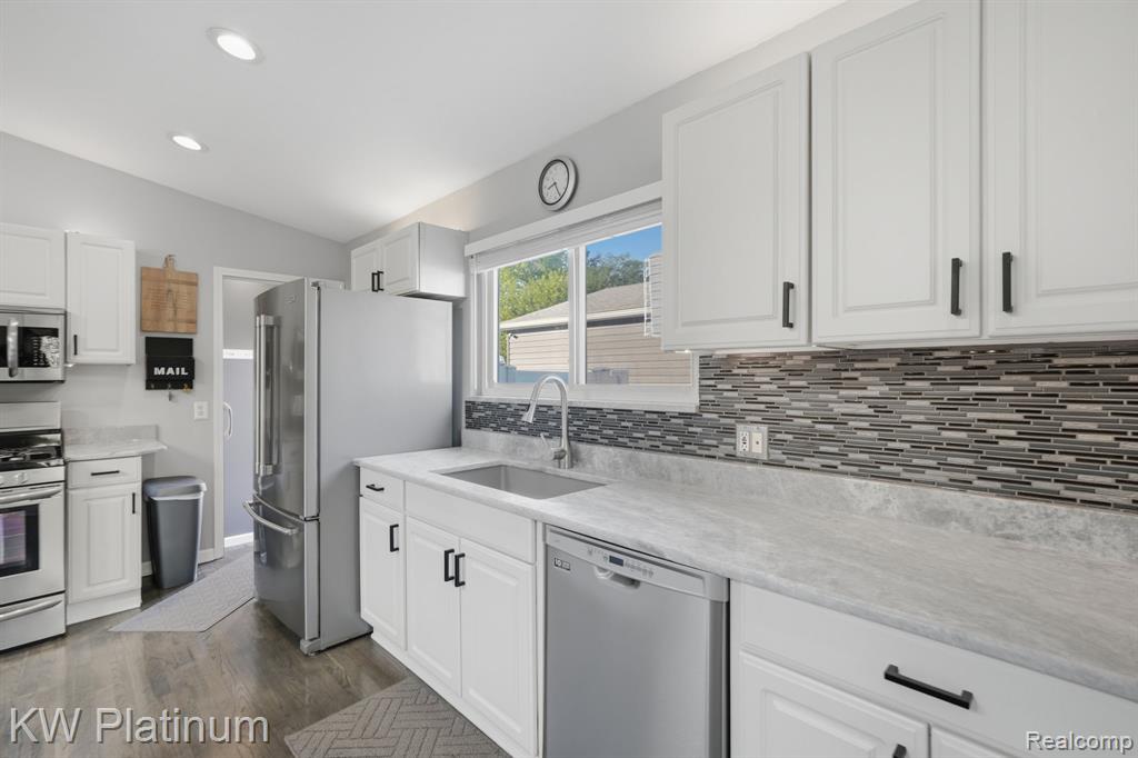 36776 Jefferson Avenue Property Photo 9