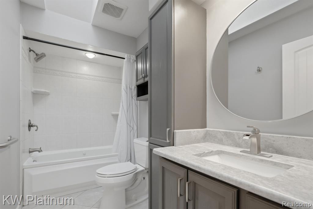 36776 Jefferson Avenue Property Photo 11
