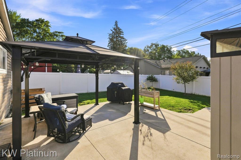 36776 Jefferson Avenue Property Photo 25