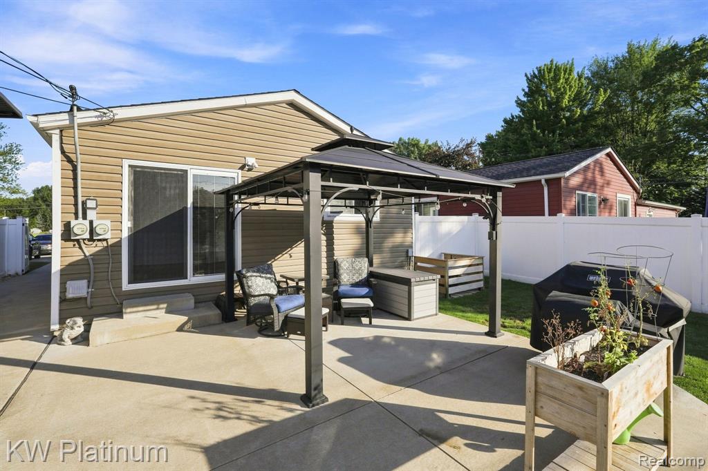 36776 Jefferson Avenue Property Photo 26