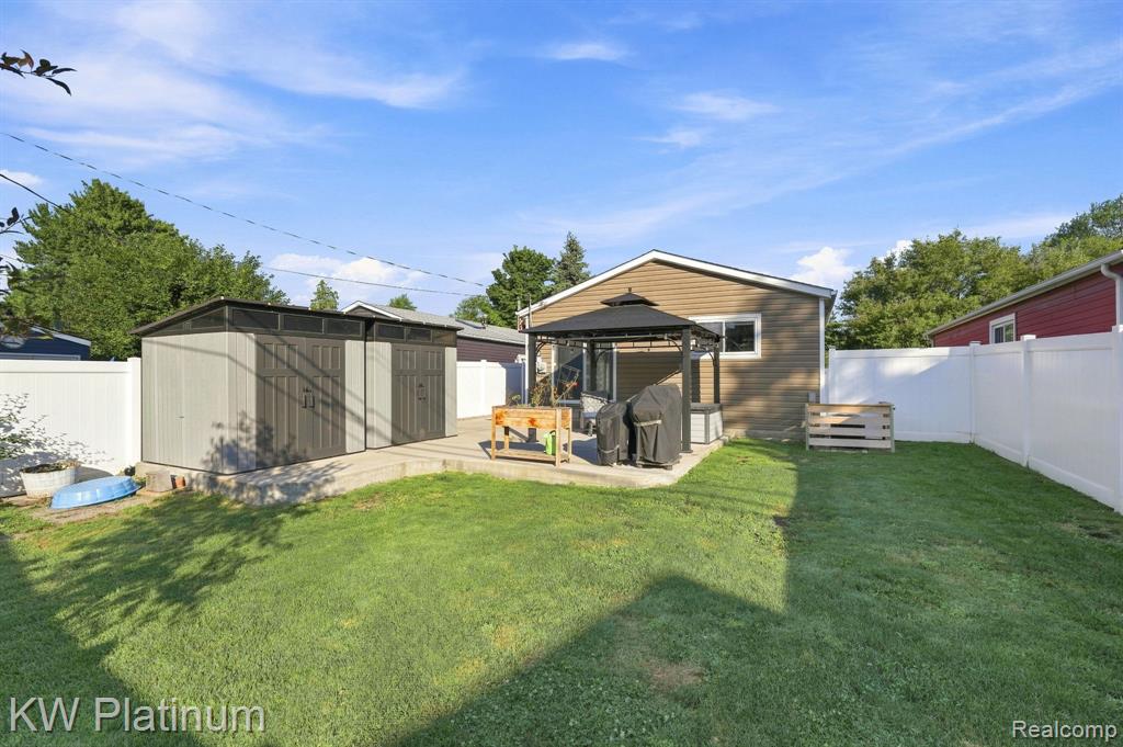 36776 Jefferson Avenue Property Photo 28