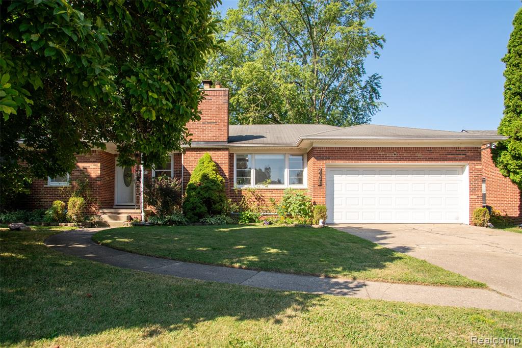 2731 Crooks Road Property Photo 1