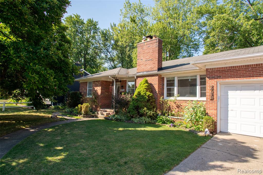 2731 Crooks Road Property Photo 3