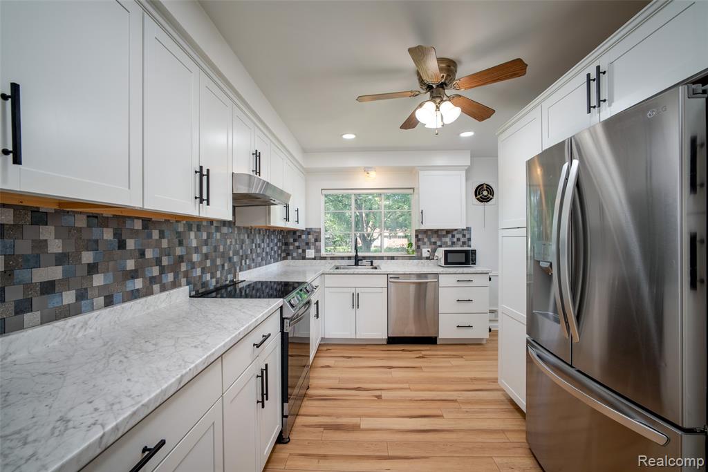 2731 Crooks Road Property Photo 8