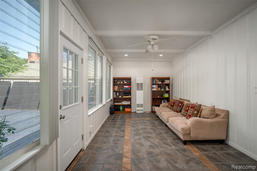 2731 Crooks Road Property Photo 11