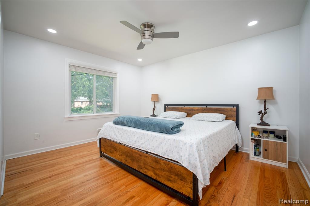 2731 Crooks Road Property Photo 16