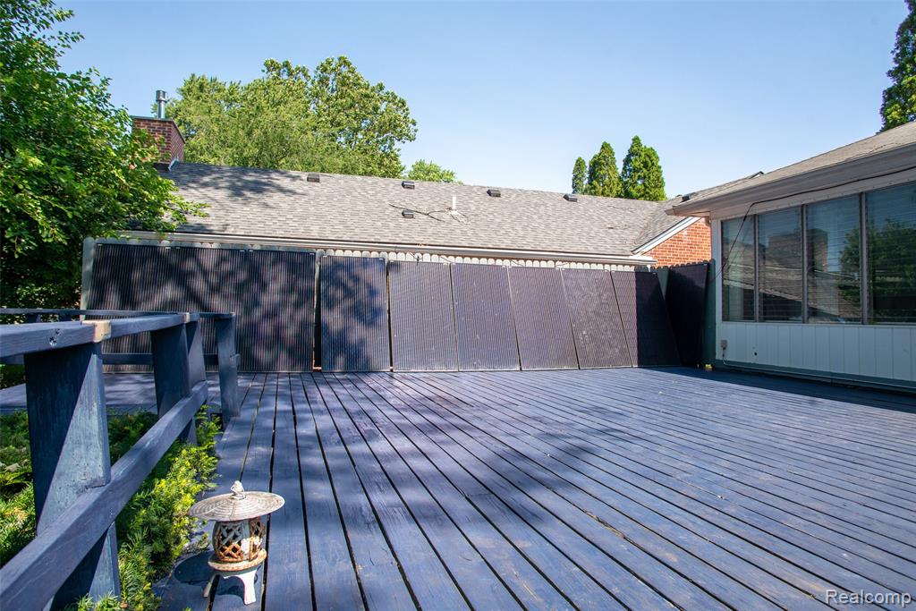 2731 Crooks Road Property Photo 24