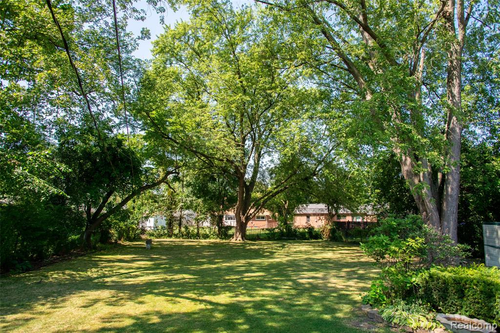 2731 Crooks Road Property Photo 26
